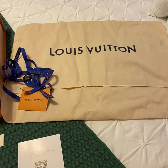 Louis Vuitton Monogram Neverfull MM - Picture 4 of 16